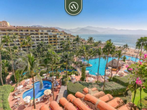 Beachfront 3 BR Condo with Pools - Beachclub